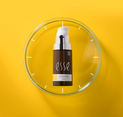 ESSE SKINCARE Beach Bag med 2 reiseprodukter - GRATIS GAVE ved kjøp over 2.800,-