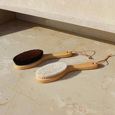 Karmameju BUFF body brush, Natural - long handle