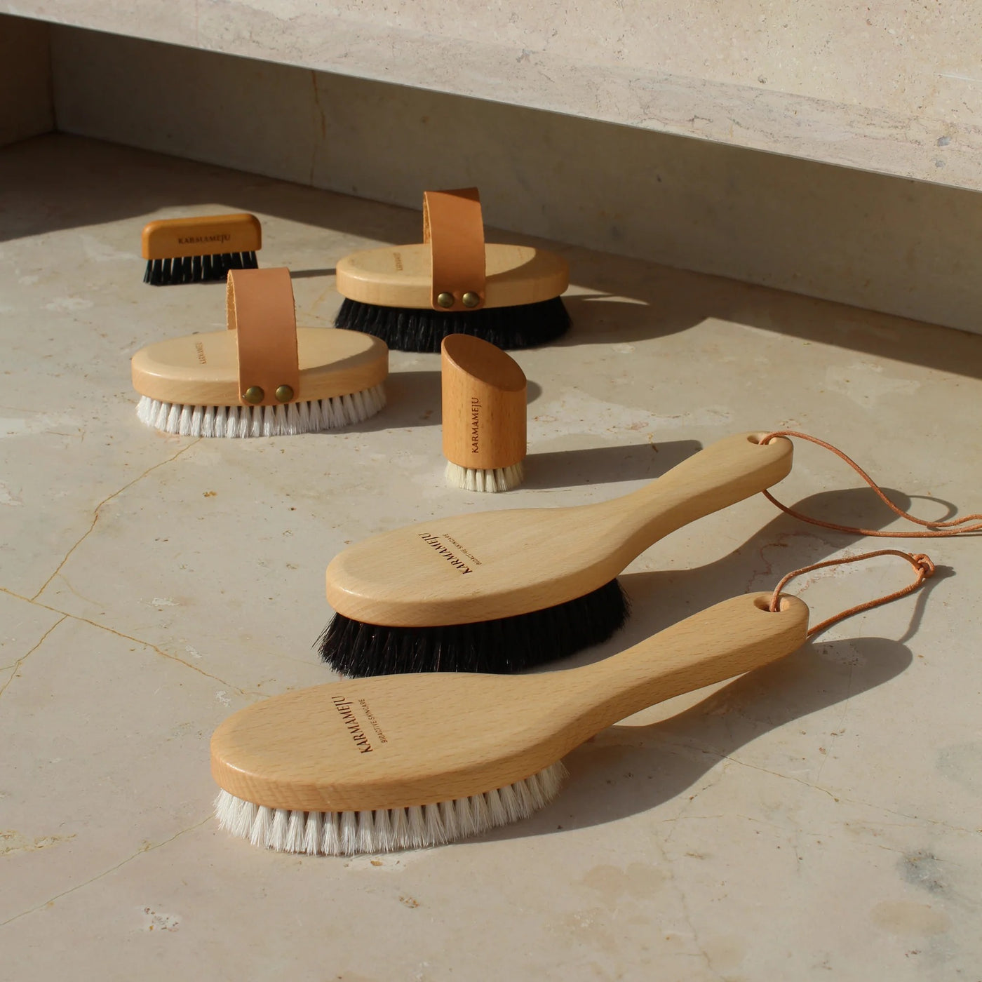 Karmameju BUFF body brush, Natural - long handle