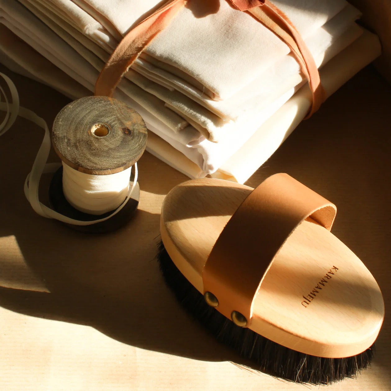 Karmameju RECHARGE ionic body brush