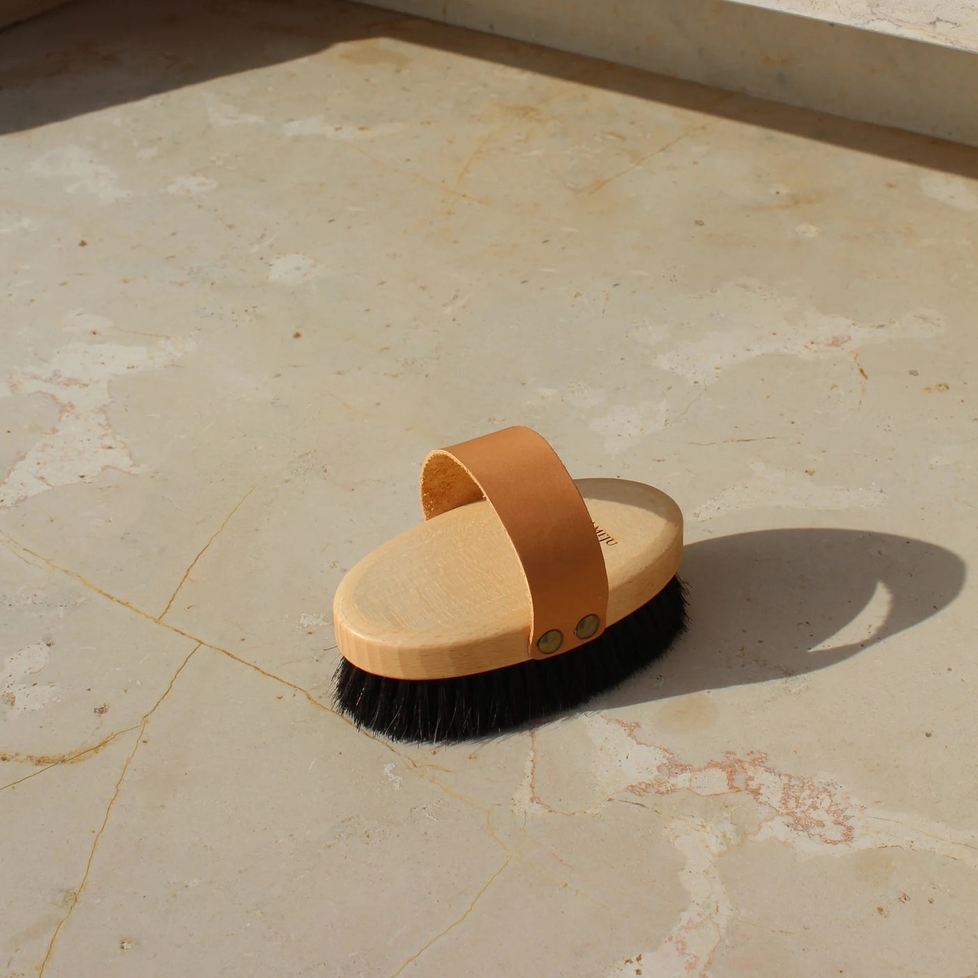 Karmameju RECHARGE ionic body brush