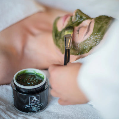 Marina Miracle Hudpleiebehandling med PRO Green Mask